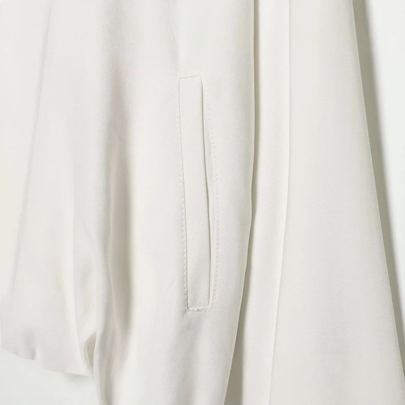 Damen Leichte Cropped-Windjacke im Boxy‑Schnitt mit hohem Funnelkragen und Ärmel-Pattentaschen Drune