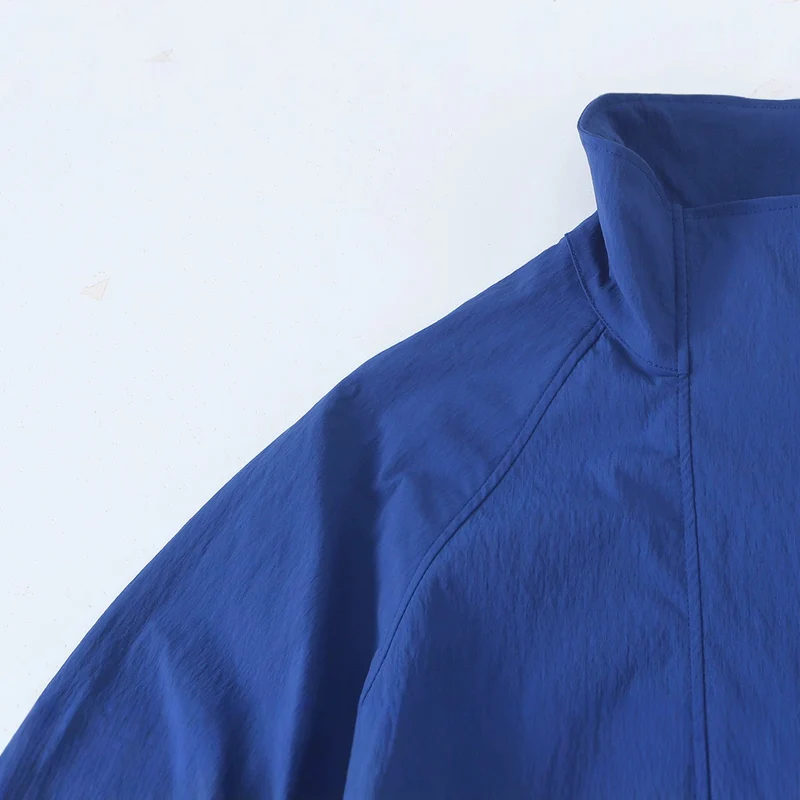 Damen Leichte Cropped-Übergangsjacke mit Stehkragen, weiten Raglanärmeln und Tunnelzug Drune