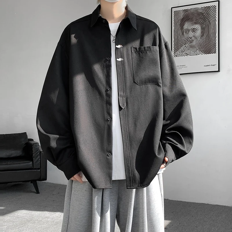 Unisex Oversize Hemdjacke im minimalistischen Utility-Look mit Brusttasche und verdeckter Knopfleiste Drune