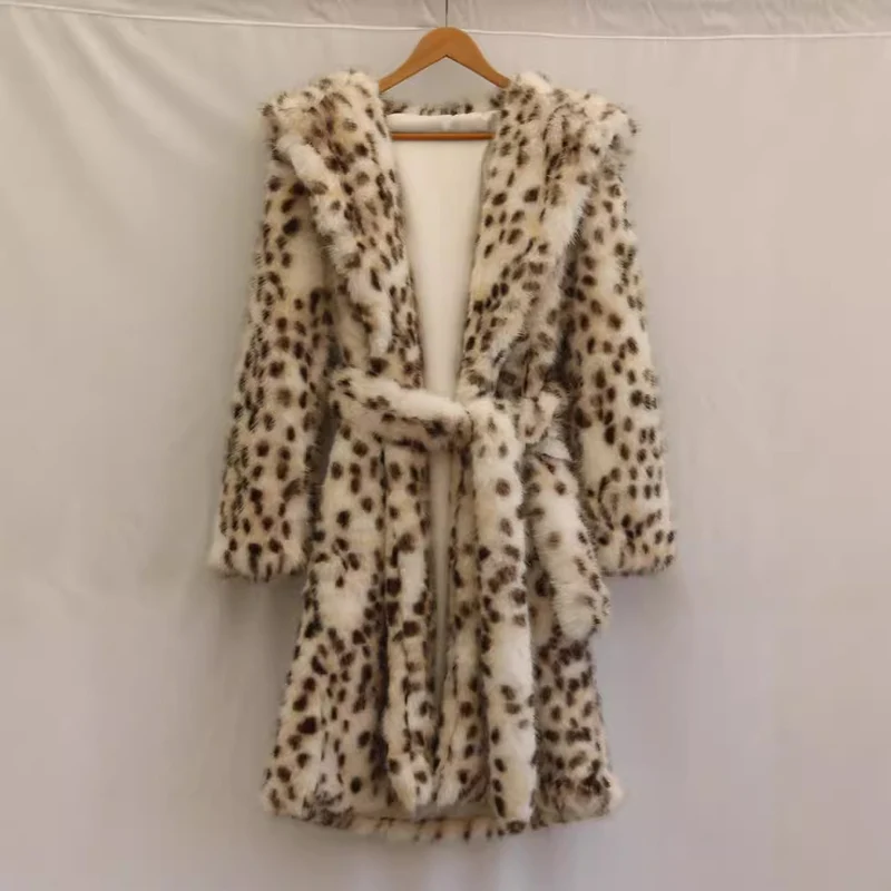 Damen Fleece Bademantel mit Kapuze und Leopardenmuster Drune