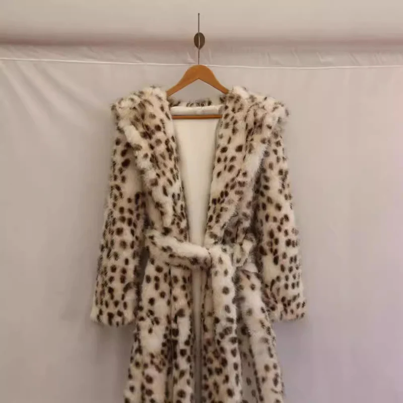 Damen Fleece Bademantel mit Kapuze und Leopardenmuster Drune