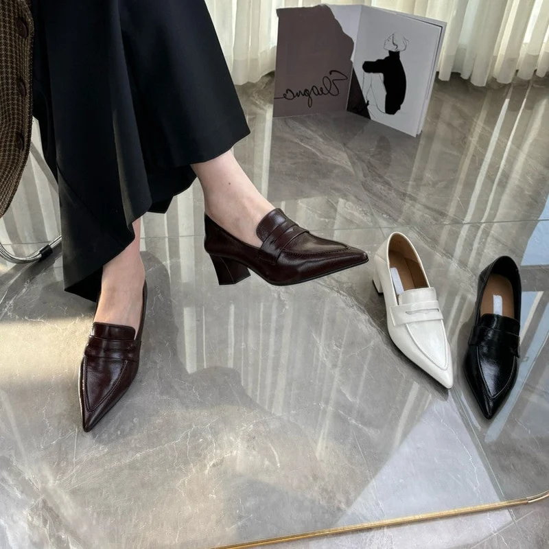Damen spitze Pumps mit elegantem Riemen und bequemen Blockabsatz Drune