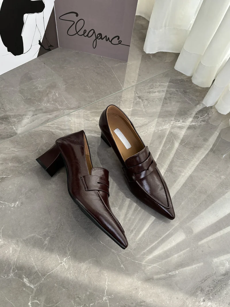 Damen spitze Pumps mit elegantem Riemen und bequemen Blockabsatz Drune