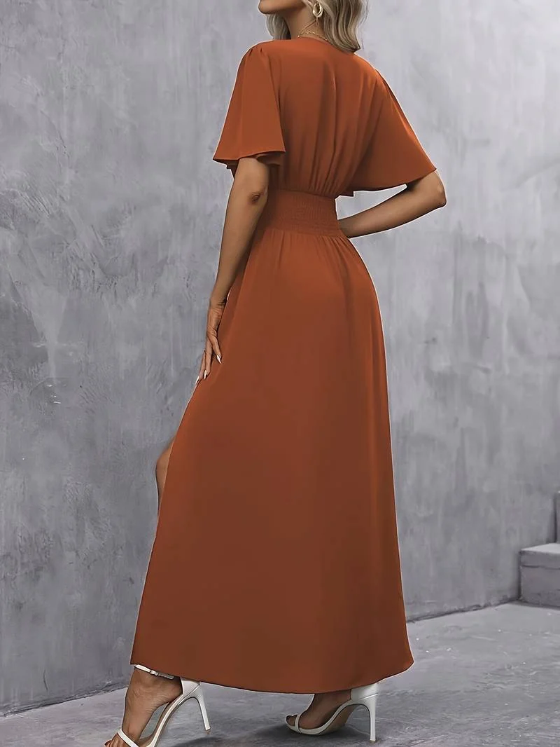 Drune – kleid mit rüschenkragen und plissierter taille