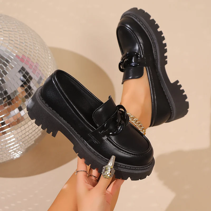 Damen Klobige Plateau‑Loafer mit grober Profilsohle und gepolstertem Schaft Drune