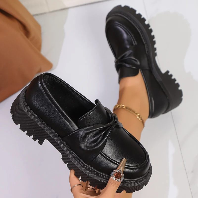 Damen Klobige Plateau‑Loafer mit grober Profilsohle und gepolstertem Schaft Drune