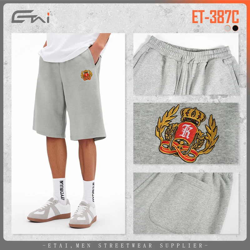 Herren Knieumspielende French-Terry Sweatshorts mit Kordelzug und gesticktem Wappen Drune
