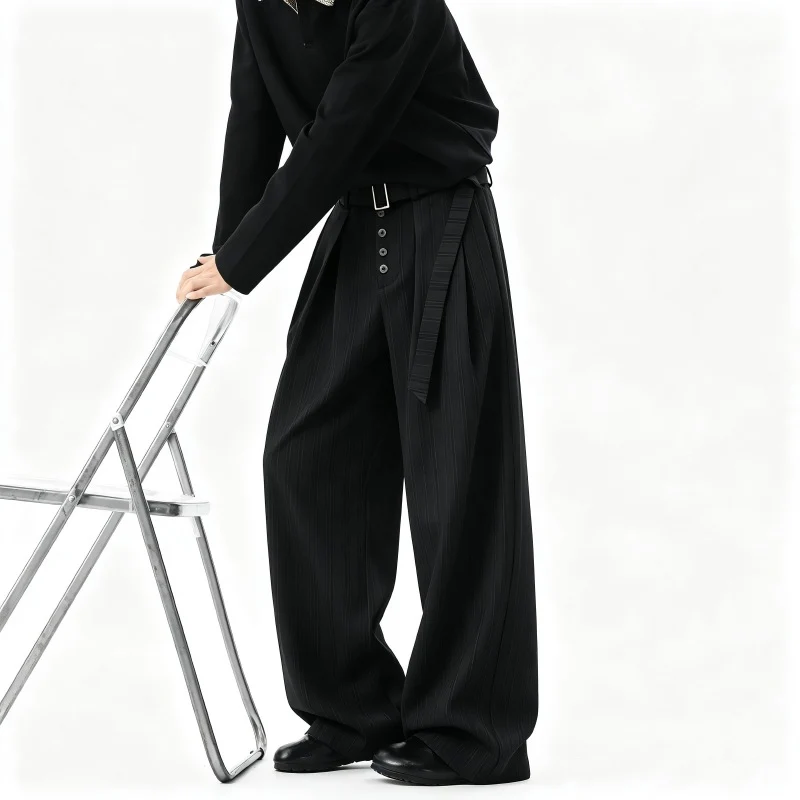 Herren Weite Nadelstreifen-Hose im Baggy‑Cut mit hoher Taille, Falten und Zierknopfleiste Drune