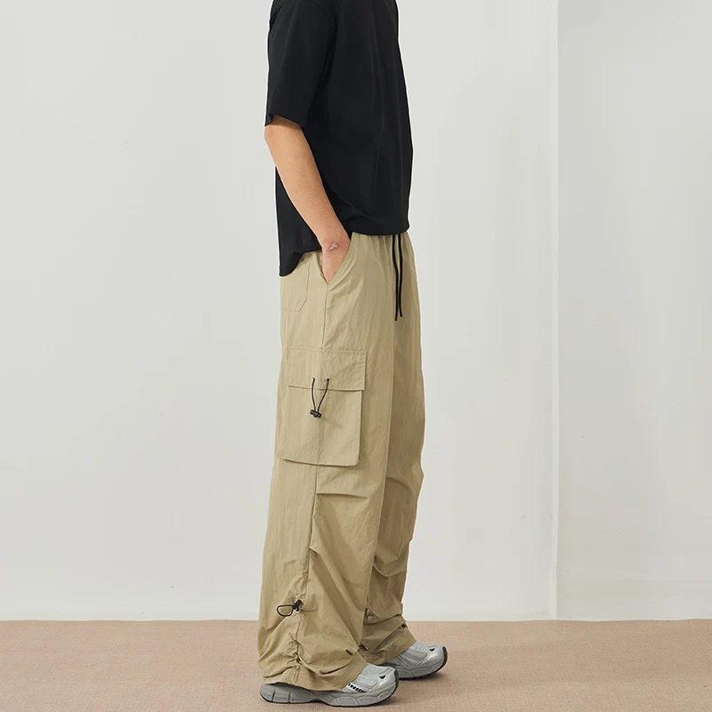 Herren Weite Nylon-Cargohose mit verstellbaren Saumkordeln und Tunnelzugbund Drune