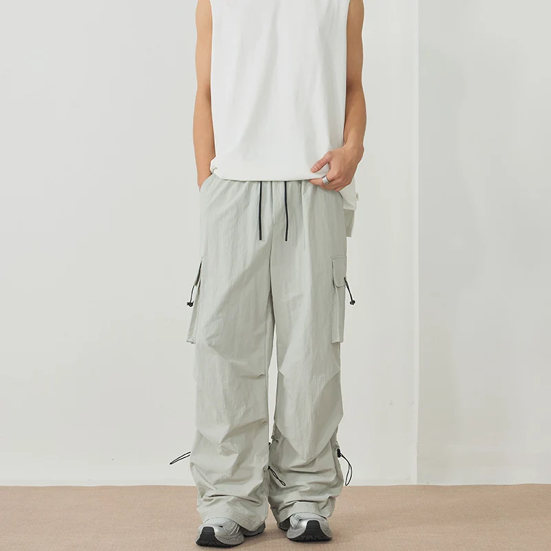 Herren Weite Nylon-Cargohose mit verstellbaren Saumkordeln und Tunnelzugbund Drune