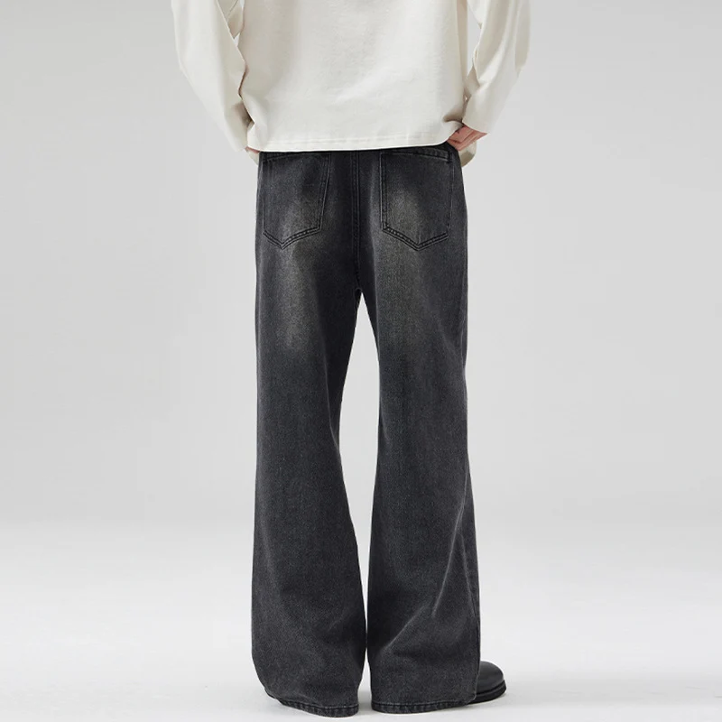 Herren Weite Denim-Jeans im Retro-Workwear-Look mit markanten Whisker- und Faltenakzenten Drune