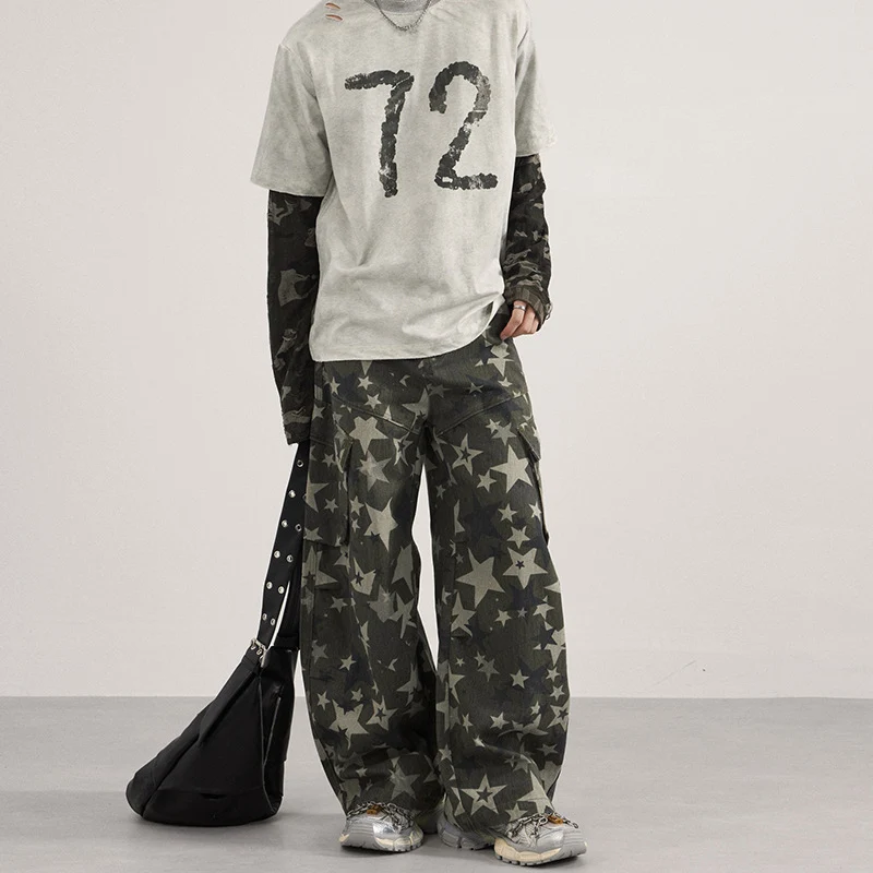 Herren weite Cargo-Palazzo-Hose mit allover Sternen-Print und Utility-Taschen Drune