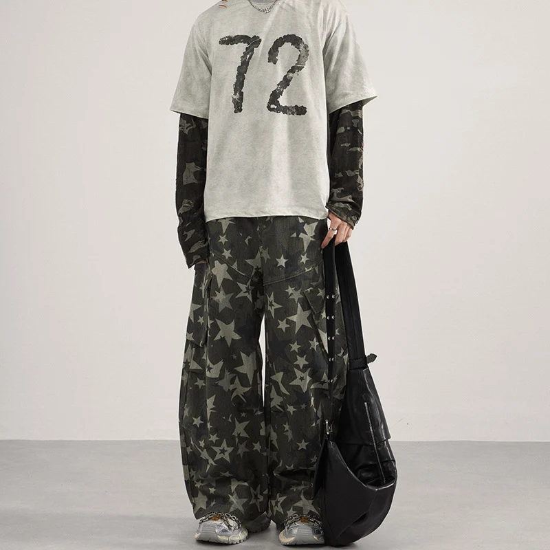 Herren weite Cargo-Palazzo-Hose mit allover Sternen-Print und Utility-Taschen Drune