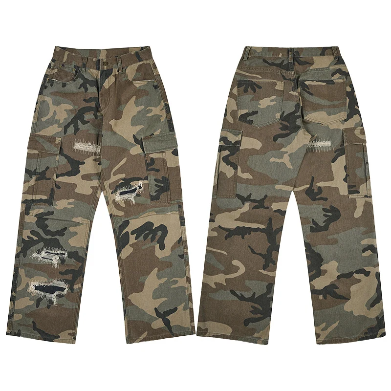 Herren weite Cargo-Hose im Camouflage-Look mit bewusst aufgerissenen Details und großen Pattentaschen Drune