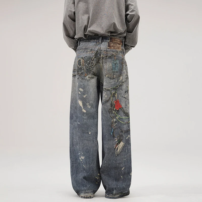 Herren Weit geschnittene Stonewashed-Denim-Jeans mit Kettenprint, Farb‑Splatter und bodenlangem Saum Drune