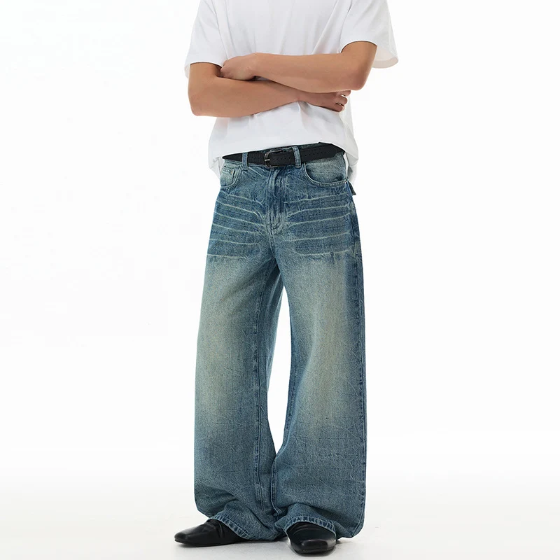 Herren Ultraweit geschnittene Denim-Baggy-Jeans mit markanten Whisker-Akzenten und bodenlangem Saum Drune
