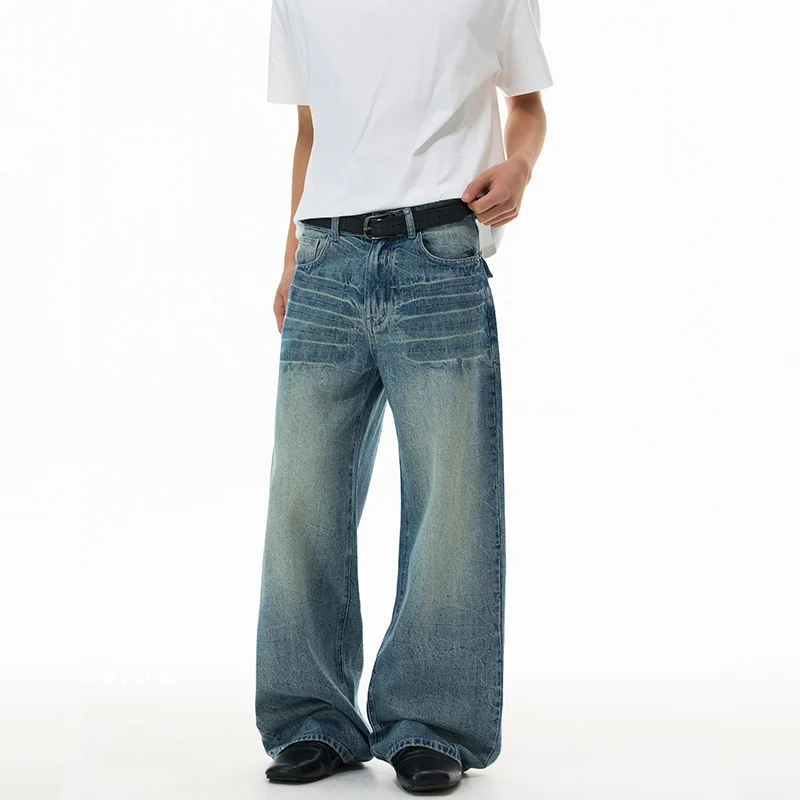 Herren Ultraweit geschnittene Denim-Baggy-Jeans mit markanten Whisker-Akzenten und bodenlangem Saum Drune