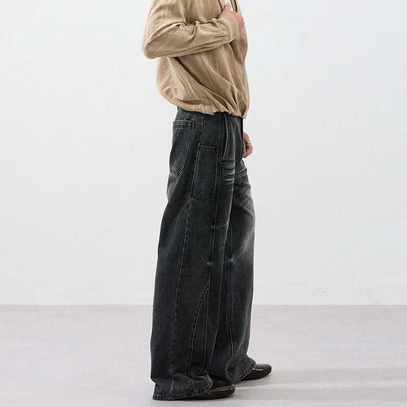 Herren Extraweite Skulpturale Denim‑Palazzohose mit Kniefalten und Teilungsnähten Drune