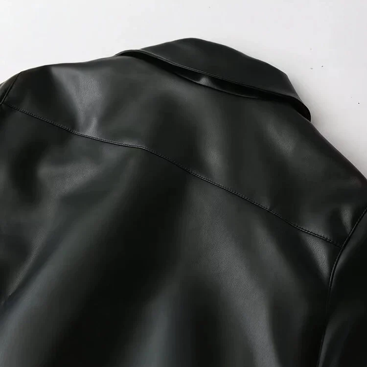 Damen Kurzjacke im Hemdstil aus veganer Glattleder-Optik mit markanten Schrägtaschen Drune