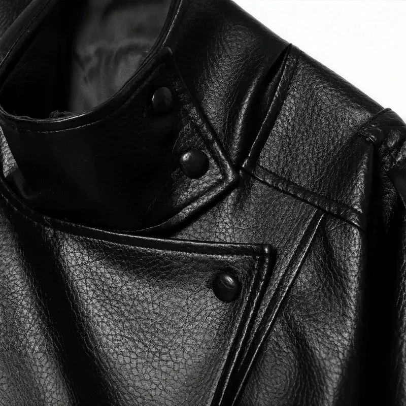 Damen Kurzjacke im asymmetrischen Biker‑Trenchstil aus veganer Lederoptik mit hohem Stehkragen Drune