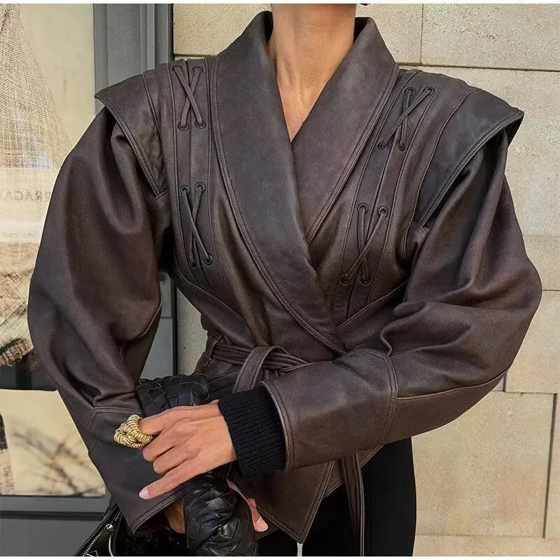 Damen Kurzjacke aus Wildlederimitat mit Wickelgürtel und Schnürdetails Drune