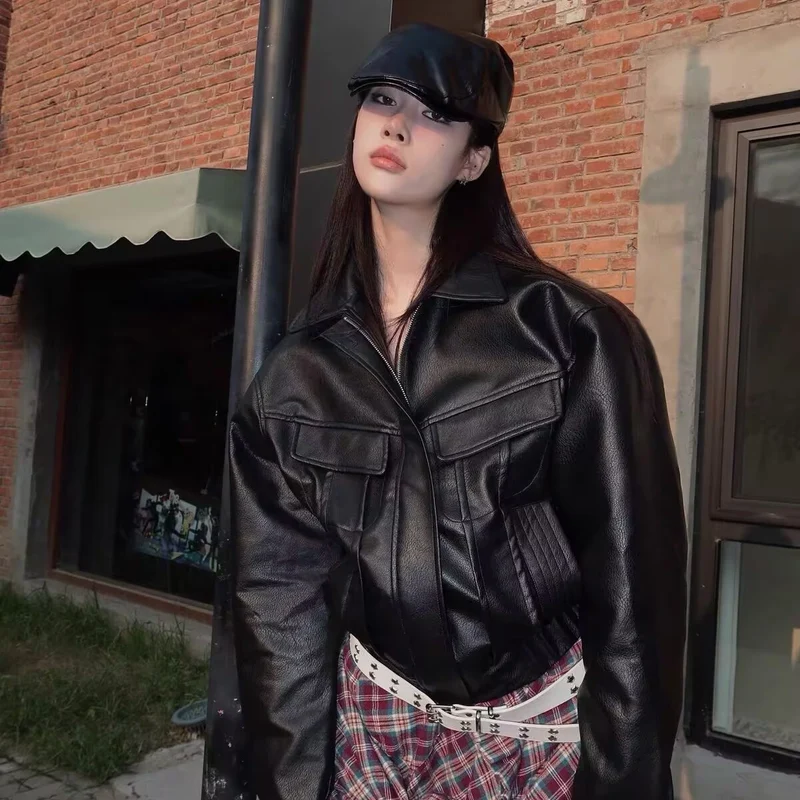Damen Kurzjacke aus veganer Lederoptik im Cropped-Utility-Worker-Stil mit Pattentaschen Drune