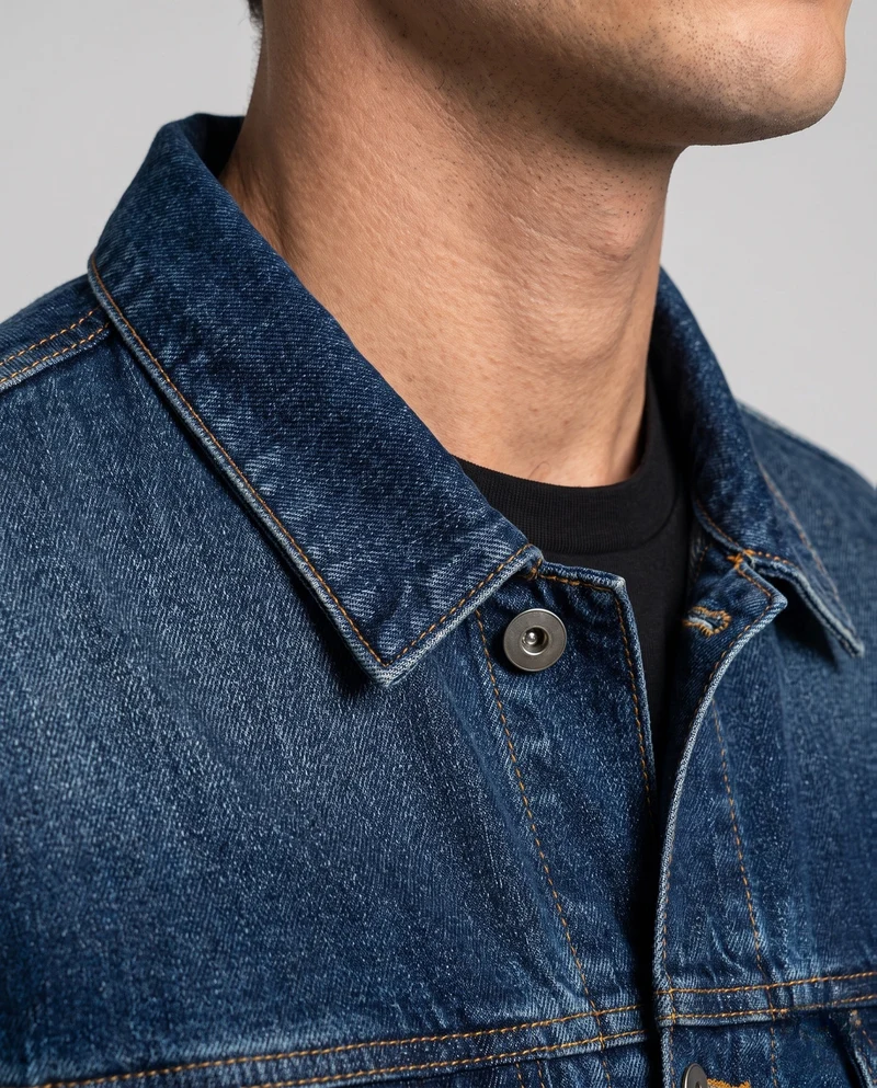 Herren-Denimjacke im Trucker-Stil mit kontrastierenden Nähten und Brustklappentaschen Drune
