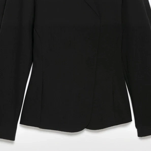 Damen Taillierte Blazerjacke mit asymmetrischer Knopfleiste und Rundhalsausschnitt Drune