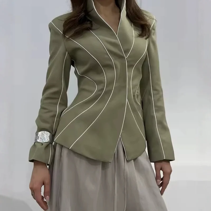 Damen Skulpturale Taillierte Blazerjacke mit Stehkragen und Zierpaspeln Drune