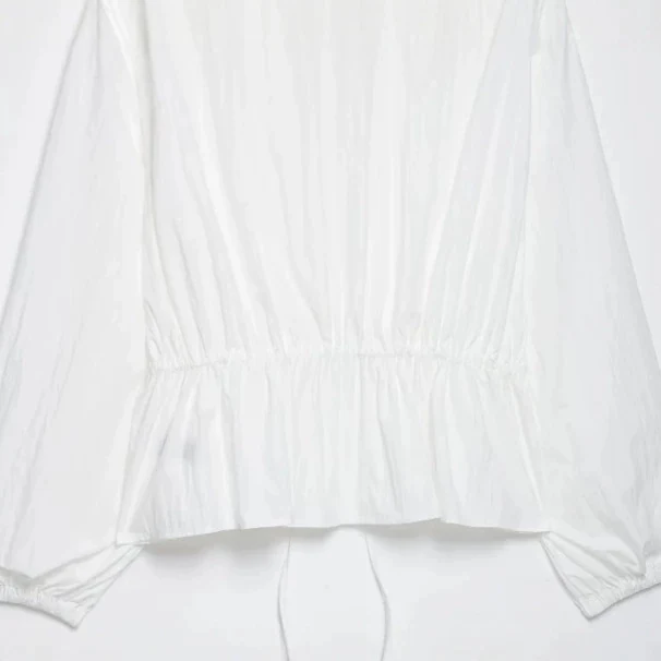 Damen Romantische Baumwoll‑Rüschenbluse mit Highneck, Kordelzugtaillierung und Volant‑Saum Drune