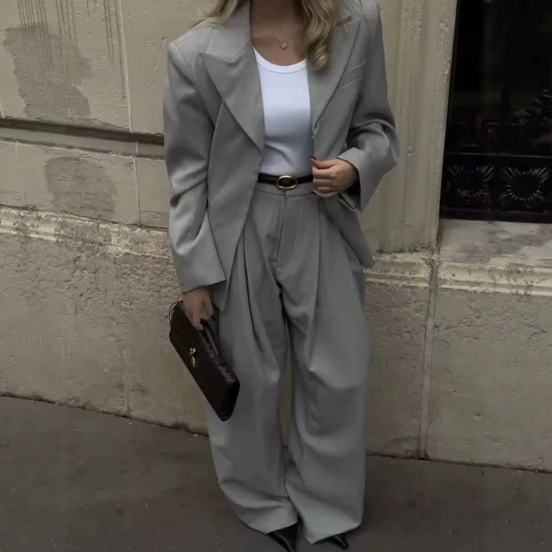 Damen Oversize Zweiteiler: Boxy Blazer und weite Bundfaltenhose Drune