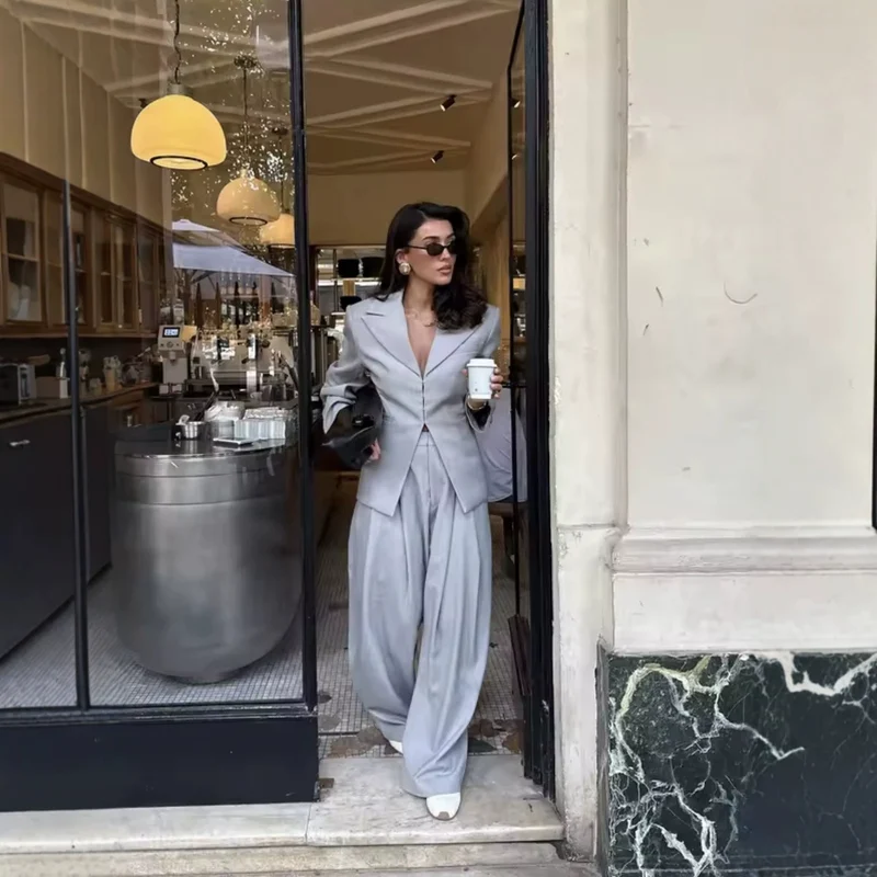 Damen Oversize Zweiteiler: Boxy Blazer und weite Bundfaltenhose Drune