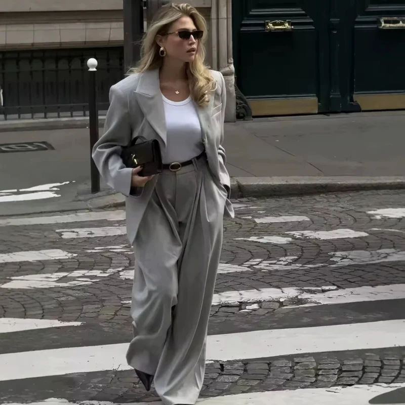 Damen Oversize Zweiteiler: Boxy Blazer und weite Bundfaltenhose Drune