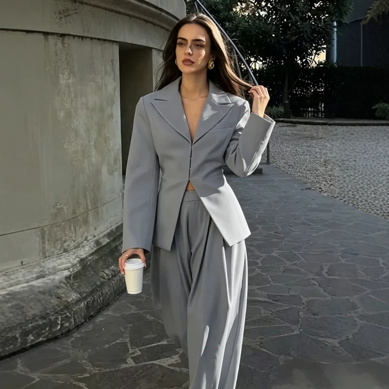 Damen Oversize Zweiteiler: Boxy Blazer und weite Bundfaltenhose Drune