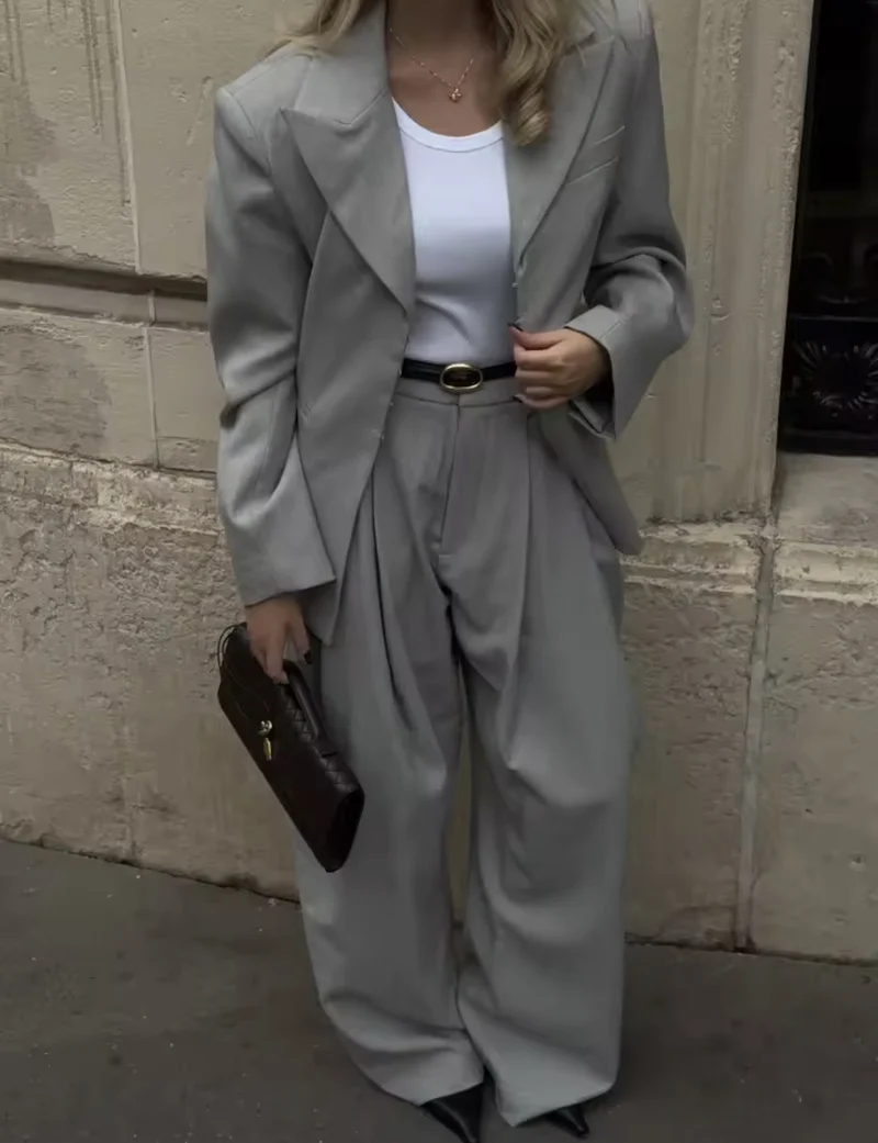 Damen Oversize Zweiteiler: Boxy Blazer und weite Bundfaltenhose Drune