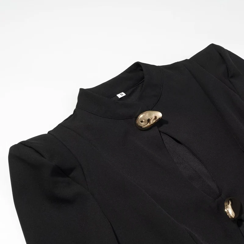 Damen Spitzenkleid mit Stehkragen, Cut-Out-Detail und Zierknöpfen Drune