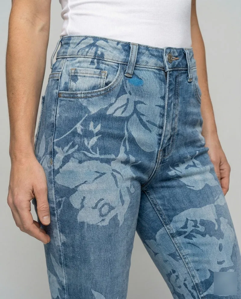 Damen Schlagjeans mit floralem Bleicheffekt
