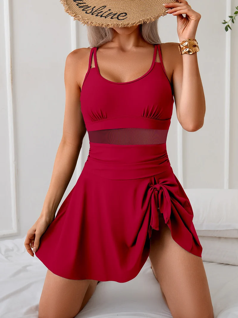Damen Tankini mit figurbetontem Rock und sportlichem Oberteil Drune
