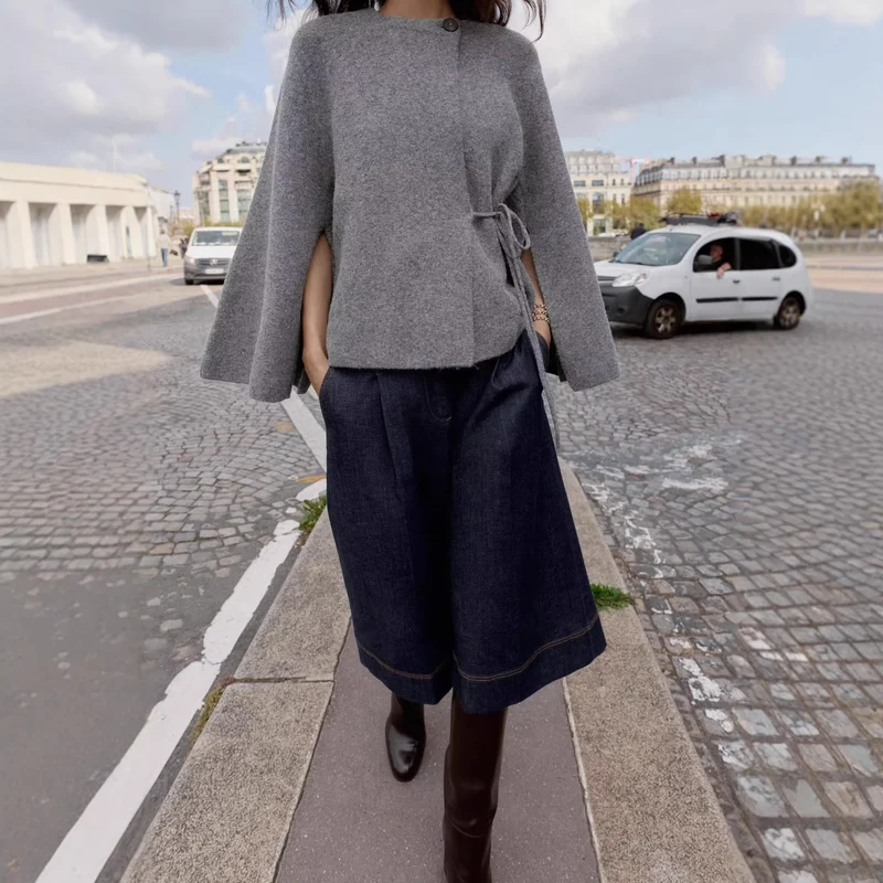 Damen Kurzes Wollmix‑Cape mit Rundhals, Tunnelzug‑Taillierung und Trompetenärmeln Drune