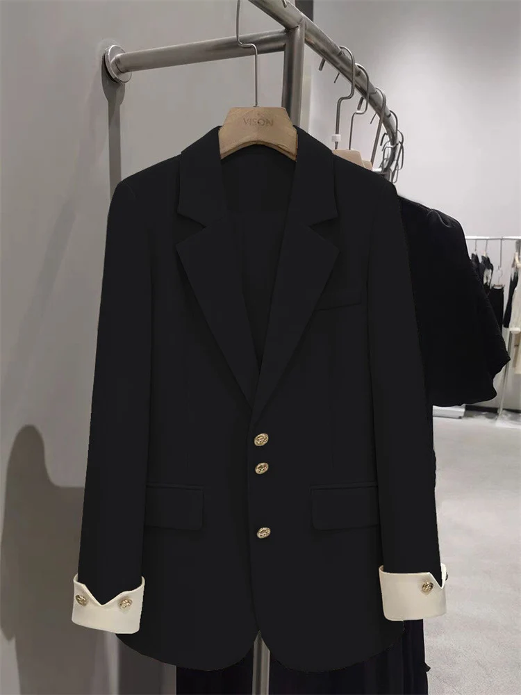 Damen Eleganter Blazer mit goldenen Knopfdetails Drune