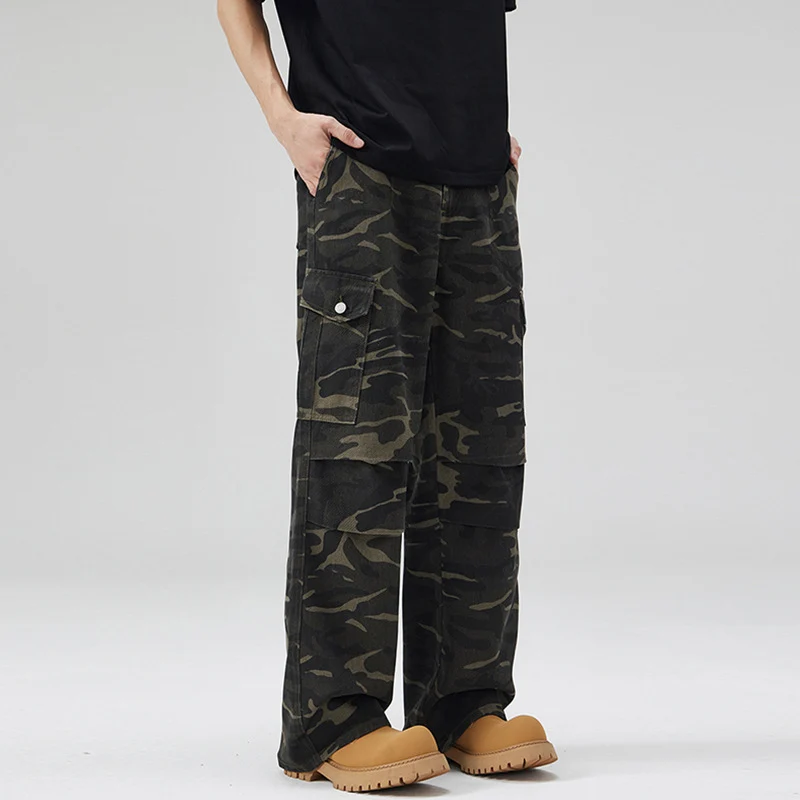 Herren Cargohose im weiten Baggy‑Cut mit Camouflage‑Print, Knieabnähern und Pattentaschen Drune